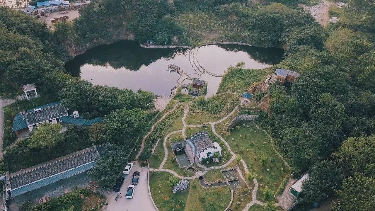 一宿·山麓之庭，一個(gè)充滿禪意山下庭院