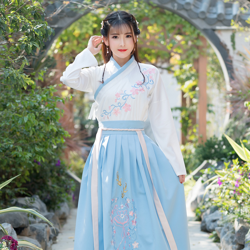 藍(lán)白古裝繡花漢服，改良漢服斜交齊腰襦裙