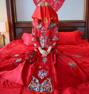 古典秀禾中式禮服，流蘇新娘結(jié)婚禮服