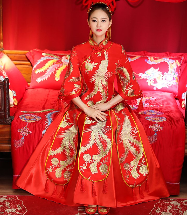 中式傳統(tǒng)新娘禮服，金絲刺繡中式禮服