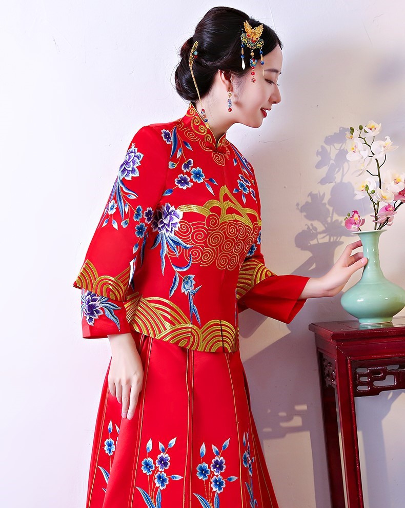 古典中國(guó)風(fēng)中式禮服，牡丹多喜刺繡新娘禮服