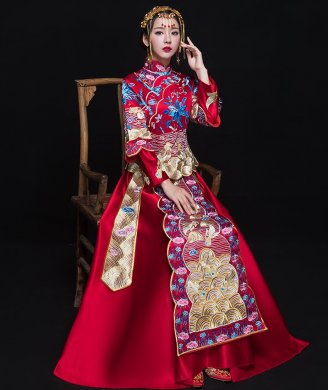 古典花紋刺繡中式禮服，新娘結(jié)婚禮服