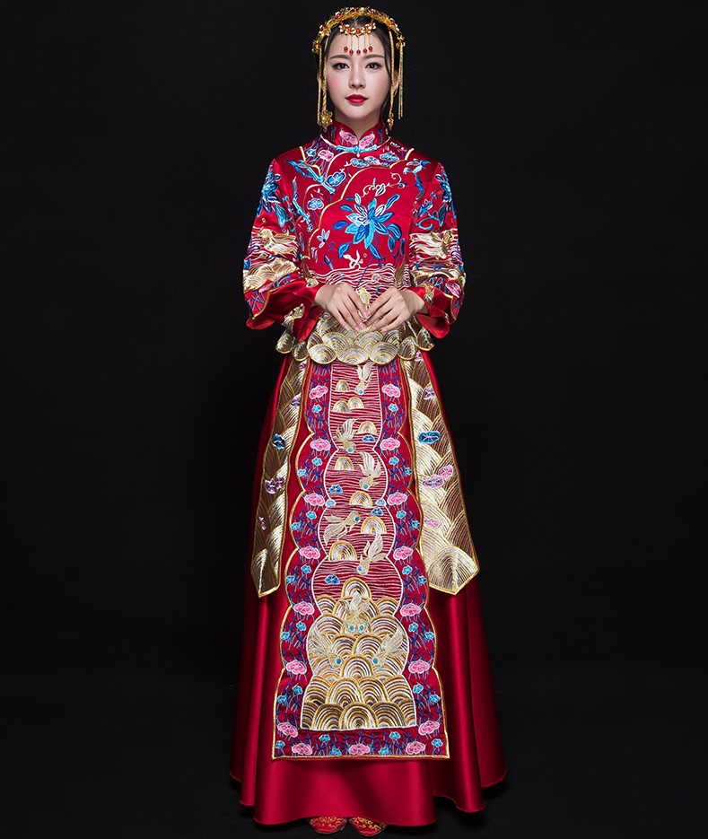 古典花紋刺繡中式禮服，新娘結(jié)婚禮服