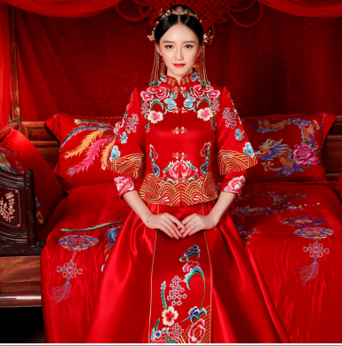 花團錦簇中式禮服，新娘結(jié)婚禮服