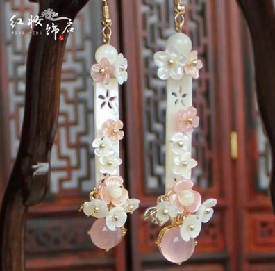 天然淡水珍珠母貝花長(zhǎng)耳環(huán)