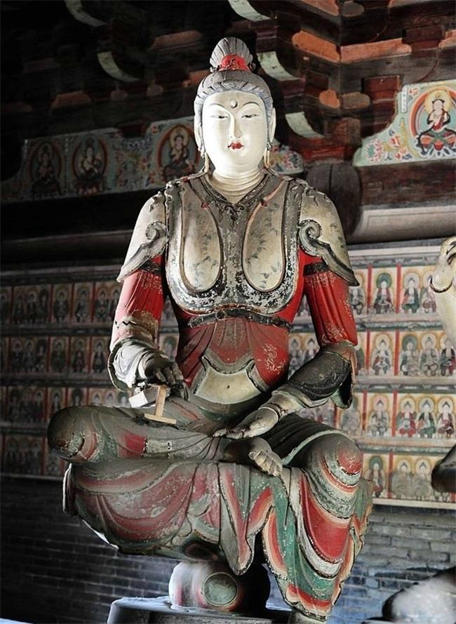 平遙鎮(zhèn)國古寺華美彩塑