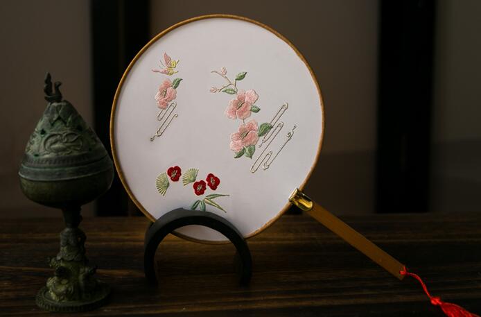 三款國色芳華刺繡團扇，周邊流蘇古典扇子