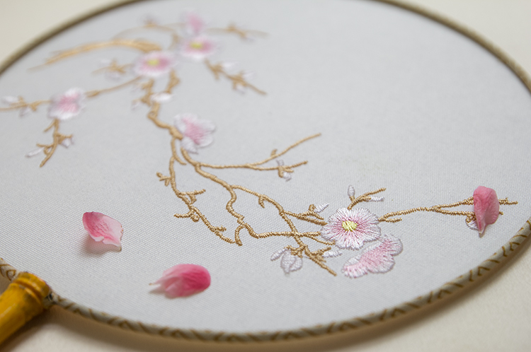 清新桃花刺繡團(tuán)扇，粉色韻味繡花宮扇工藝扇子