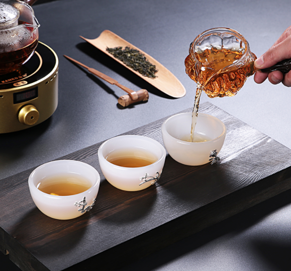 白瓷白玉茶杯，鑲銀功夫茶具