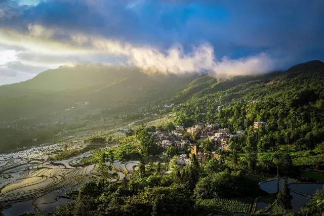 十條最適合自駕出游的中國風景公路，一路美景