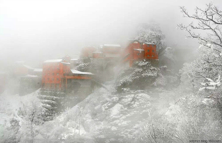 武當(dāng)山千里冰封萬里雪飄