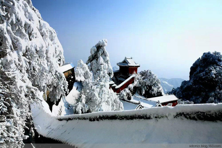 武當(dāng)山千里冰封萬里雪飄