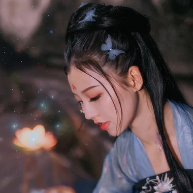 星空嬌艷女生頭像：唯美古風(fēng)真人頭像