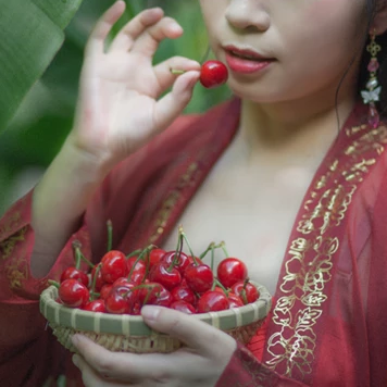 櫻桃紅衣古風(fēng)頭像，嬌艷美人!