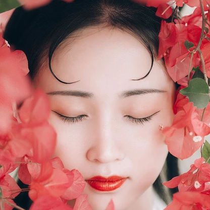 嬌艷紅花女生頭像，唯美古風(fēng)真人頭像