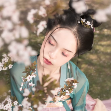 唯美古風(fēng)真人頭像：花影美人女生頭像