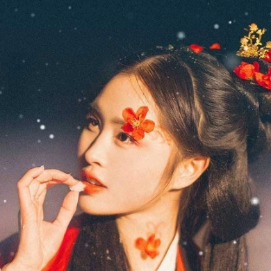 紅梅拂面女生頭像，唯美古風(fēng)真人頭像