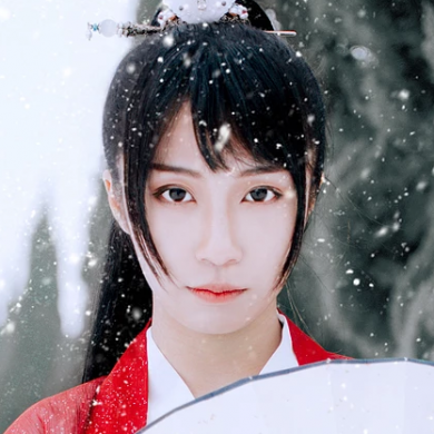 初雪紅衣俠客女生頭像，唯美古風真人頭像