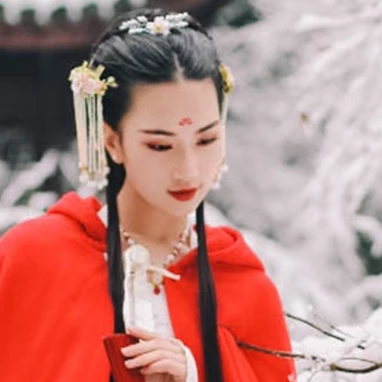 寒雪紅披風(fēng)女生頭像，唯美古風(fēng)真人頭像