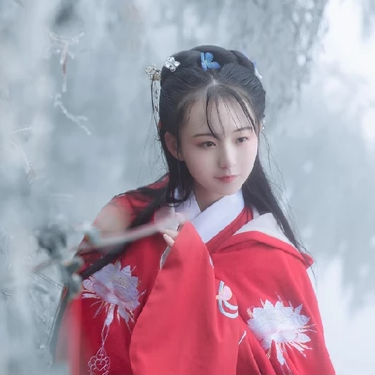 冰雪天地帶傘女生頭像，唯美古風(fēng)真人頭像