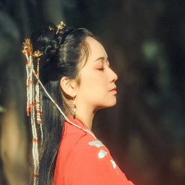 彼岸花團(tuán)扇紅妝紅衣頭像，唯美古風(fēng)真人頭像