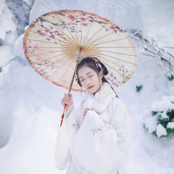 雪中團花帶傘女子頭像，唯美古真人頭像