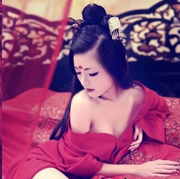 性感妖嬈紅衣女生頭像，唯美古風(fēng)真人頭像