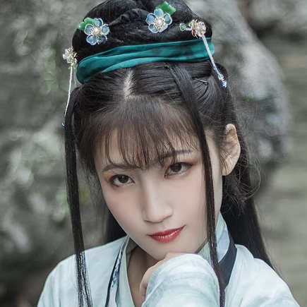 青玉流帶劍少女頭像，唯美古風(fēng)真人頭像