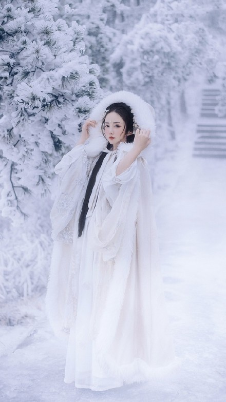 唯美雪景古裝美女圖片，清新淡雅的古裝攝影欣賞